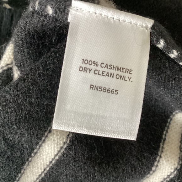 Caslon® Cashmere Crewneck Sweater, size Medium - Picture 7 of 9